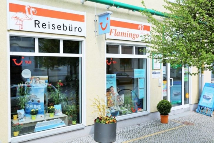 Außenansicht vom Reisebüro Flamingo